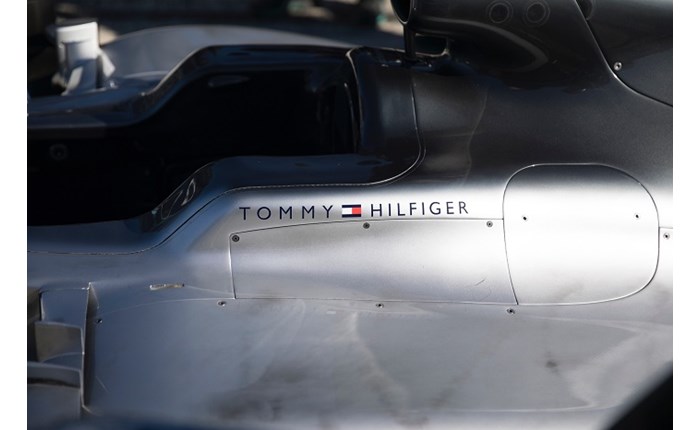 Tommy Hilfiger: Συνεργασία με Mercedes-AMG Petronas Motorsport