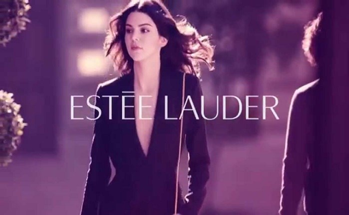 Estée Lauder: Αναθεωρεί τα media στην ΕΜΕΑ