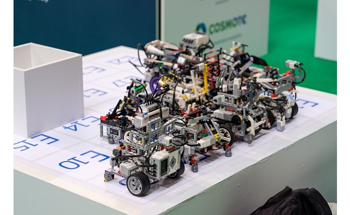 Cosmote: Ξεκινά ο Πανελλήνιος Διαγωνισμός Εκπαιδευτικής Ρομποτικής