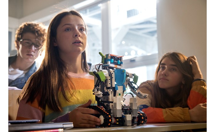 «Robogirl»: Η πρώτη ταινία μυθοπλασίας για τα παιδιά της εκπαιδευτικής ρομποτικής