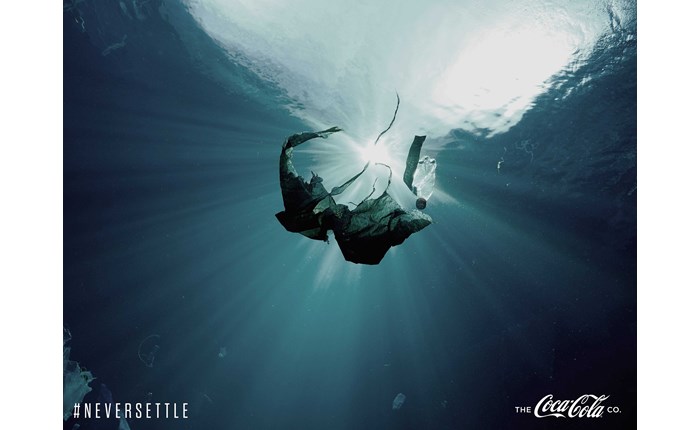 #NEVERSETTLE: Η Coca-Cola παρουσιάζει τη νέα της ανατρεπτική εταιρική καμπάνια