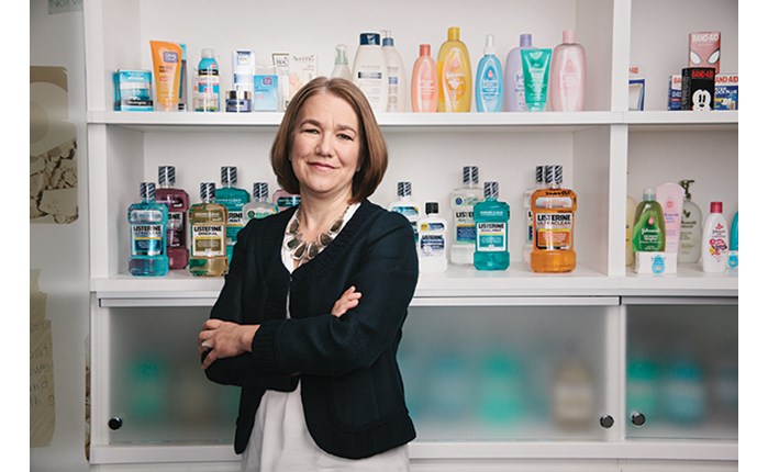 Η Alison Lewis αποχωρεί από την Johnson & Johnson