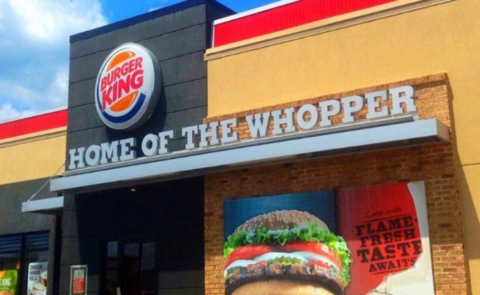 Μήνυμα αλληλεγγύης από τα Burger King: «Παραγγείλτε από τα McDonald’s»