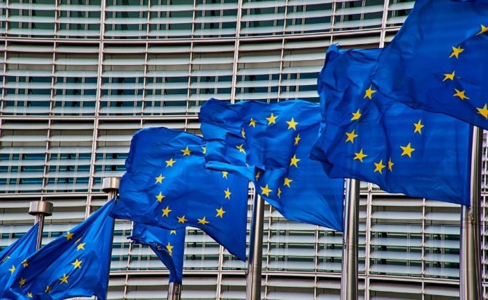 Ευρωπαϊκή Επιτροπή: Στήριξη στην ερευνητική δημοσιογραφία και την ελευθερία των ΜΜΕ