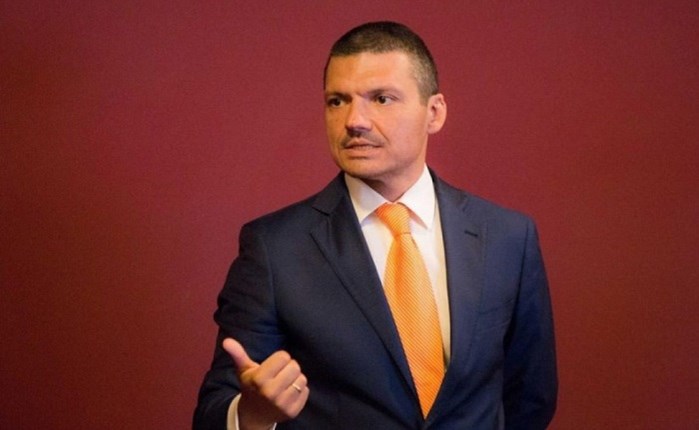 Πέθανε ο γνωστός επικοινωνιολόγος Βασίλης Τοκάκης σε ηλικία 44 ετών