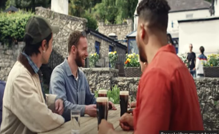 Στον «αέρα» η νέα θερινή καμπάνια της Guinness