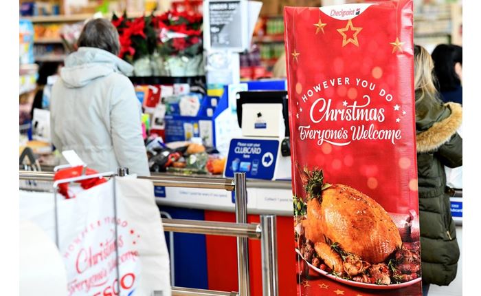 Tesco: Χριστουγεννιάτικη καμπάνια στα μέσα Ιουλίου λόγω…πληθωρισμού