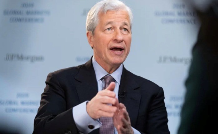 Twitter: O CEO της JP Morgan στηρίζει Μασκ στην κόντρα με το Μέσο