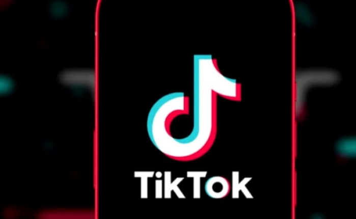 TikTok: «Βλέπει» δύο δισ. δολάρια λιγότερα στα έσοδά της για το 2022