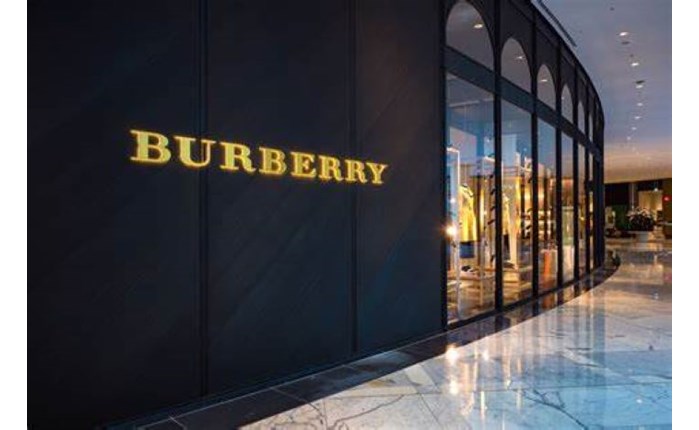 Στην OMD τα media  της Burberry διεθνώς