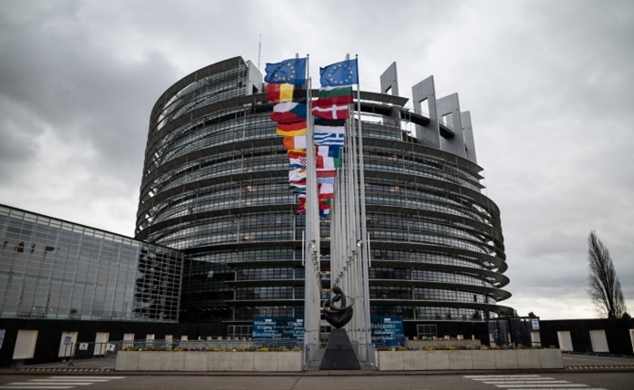 Οι ευρωβουλευτές ζητούν αυστηρότερους κανόνες για την πολιτική διαφήμιση