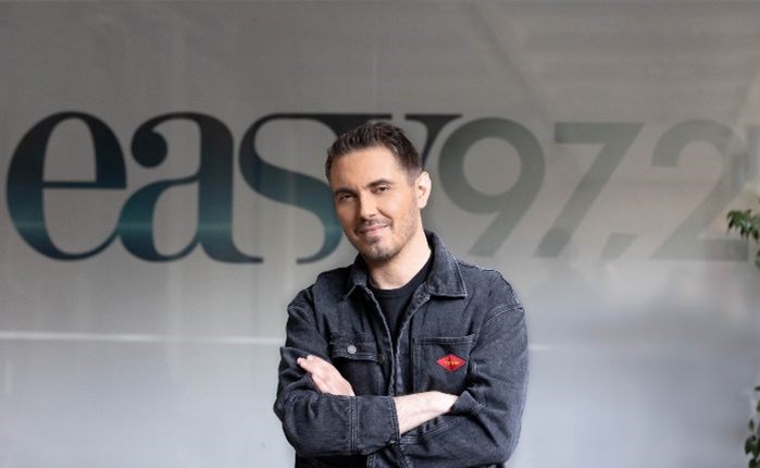 easy 97.2: Νέα εκπομπή κάθε Σάββατο βράδυ με τον Μιχάλη Χατζηγιάννη