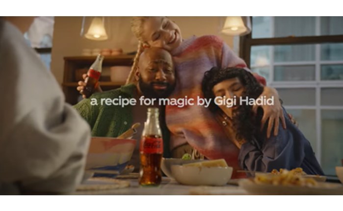 Coca Cola: Παγκόσμια καμπάνια με την Gigi Hadid