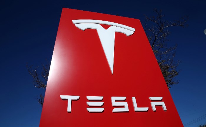 Tesla: Πτώση 24% στα κέρδη παρά το άλμα στις πωλήσεις