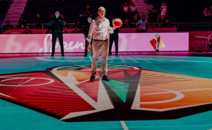 FIBA: Νέο εντυπωσιακό γυάλινο δάπεδο στην Ισπανία