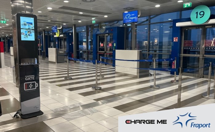 Charge Μe: Επαγγελματικοί σταθμοί φόρτισης κινητών στα 14 αεροδρόμια της Fraport Greece