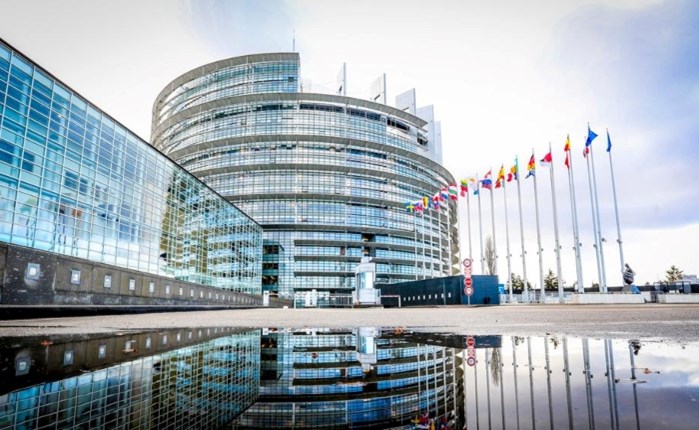 ΕΚ: Εγκρίνει νέους κανόνες διαφάνειας για την πολιτική διαφήμιση
