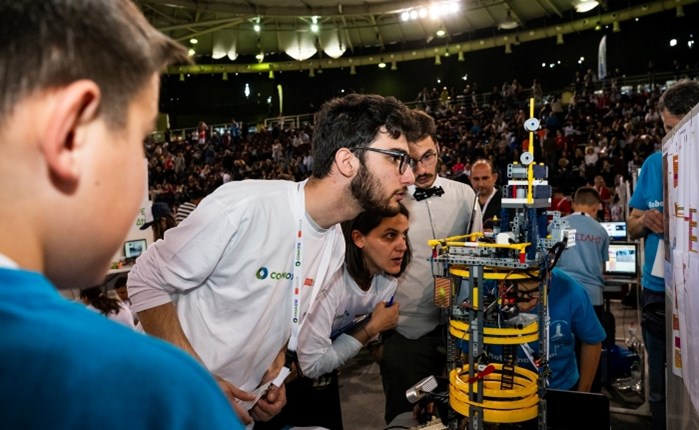 COSMOTE: Για 10 χρόνια συμβάλλει στην ανάπτυξη της Εκπαιδευτικής Ρομποτικής