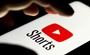 YouTube: Τοποθετεί διαφημίσεις δίπλα στα top shorts