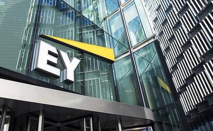 Έρευνα EY: Οι καταναλωτές παγκοσμίως επιστρέφουν στα φυσικά καταστήματα