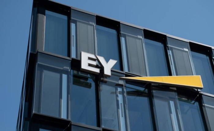 EY: Στα 51,2 δισ. τα παγκόσμια έσοδα για το 2024