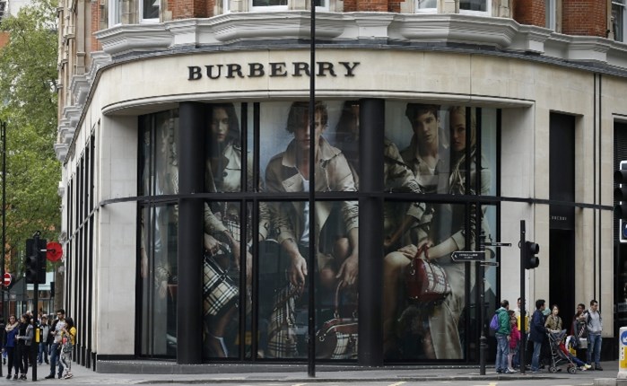 Burberry: «Επιστρέφει» στον FTSE 100 μετά από ένα χρόνο