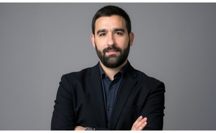 Στην Kiko Milano ο Γιάννης Καμηλάκης 