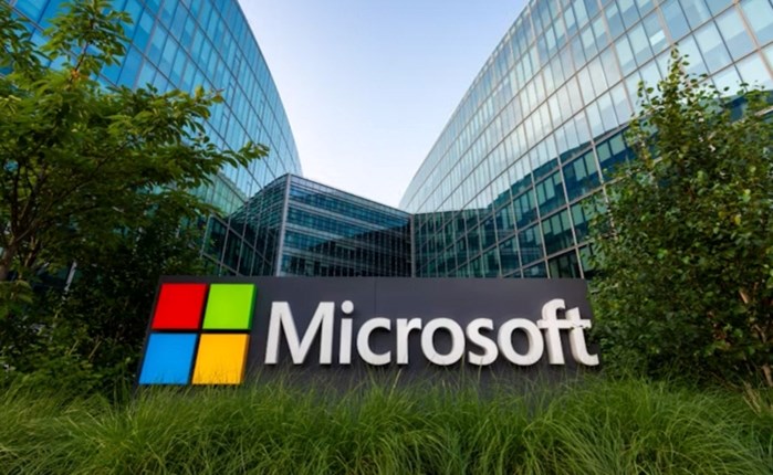 Microsoft: Επενδύσεις 15,2 δισ. δολάρια στα ΗΑΕ έως το 2029