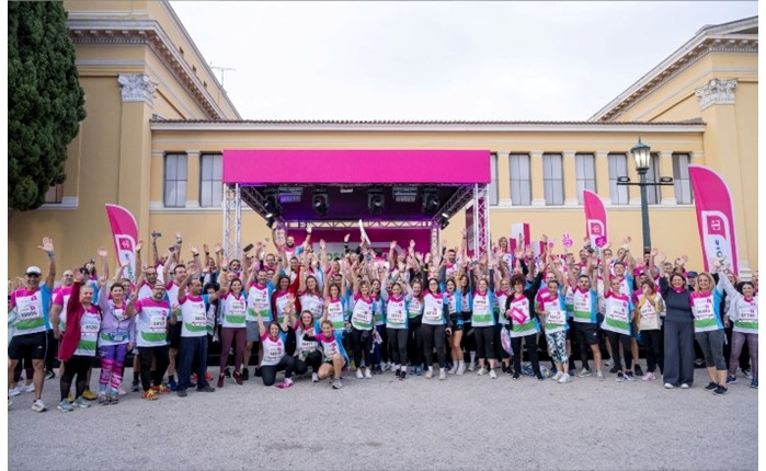 Η COSMOTE TELEKOM συμμετείχε στον 42ο Μαραθώνιο Αθήνας με δρομείς και δράσεις