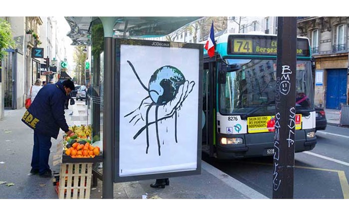 Γέμισε με fake outdoor διαφημίσεις το Παρίσι!