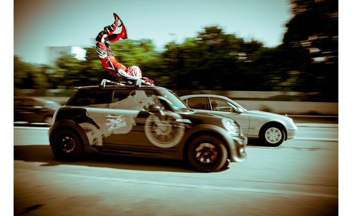 ΜΙΝΙ: Χορηγία στο Red Bull X-Fighters