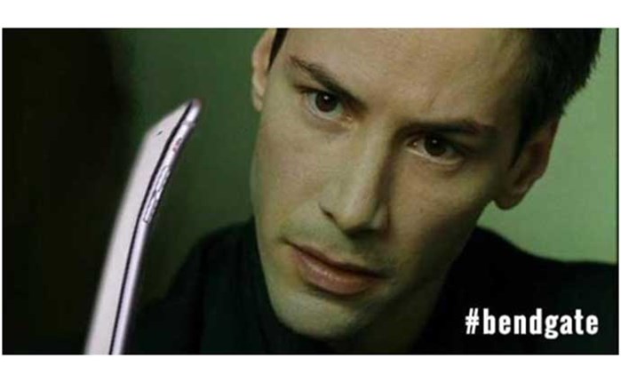 #Timeliners_ads: Γιατί λύγισε η Apple