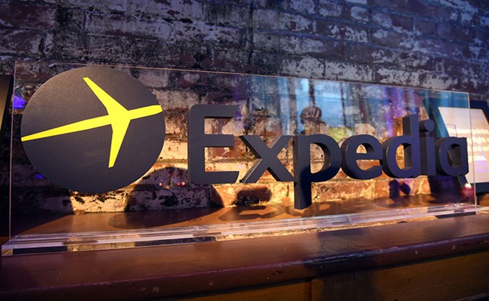 Στα Fallon ο λογαριασμός της Expedia