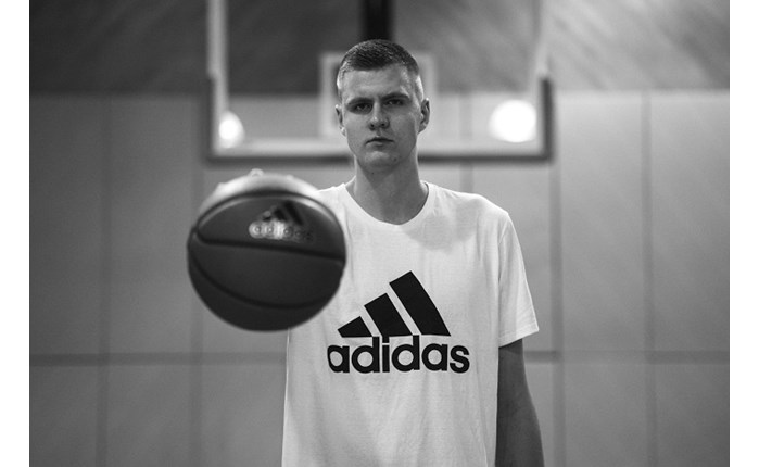 Adidas: Νέα προσθήκη ο K. Porzingis