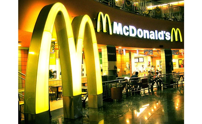 McDonald’s: Σε επτά εταιρικά σχήματα η τοπική διαφήμιση στις ΗΠΑ